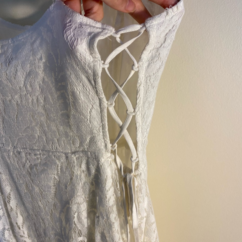 Hollister, white lace dress midi - (size medium ) - Picture 7 of 8